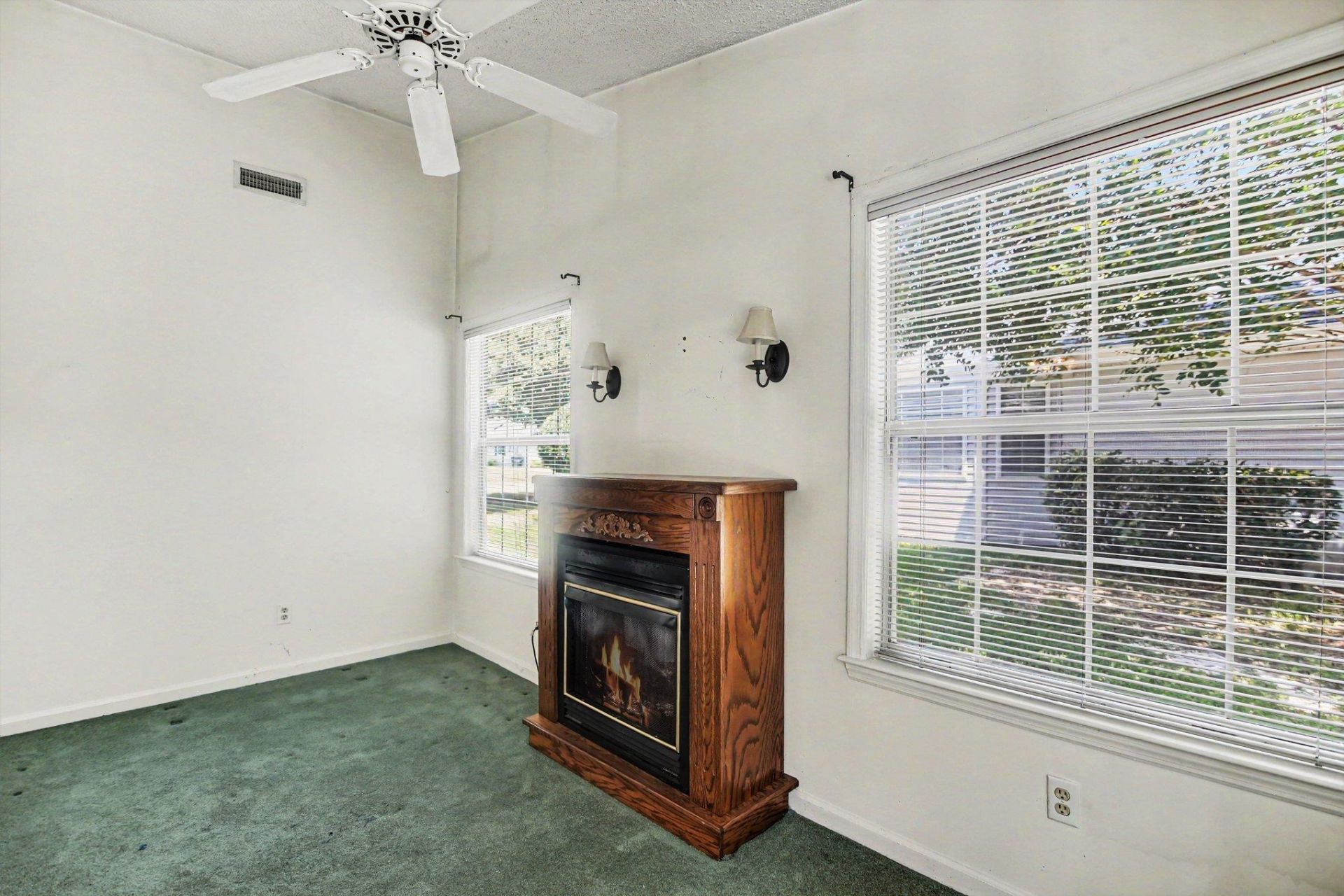 1105 Ganton Way  Photo 7