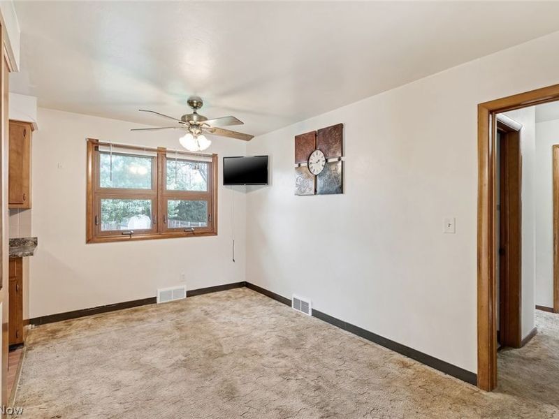 961 Adrian Circle , Girard, OH 44420 Photo 10