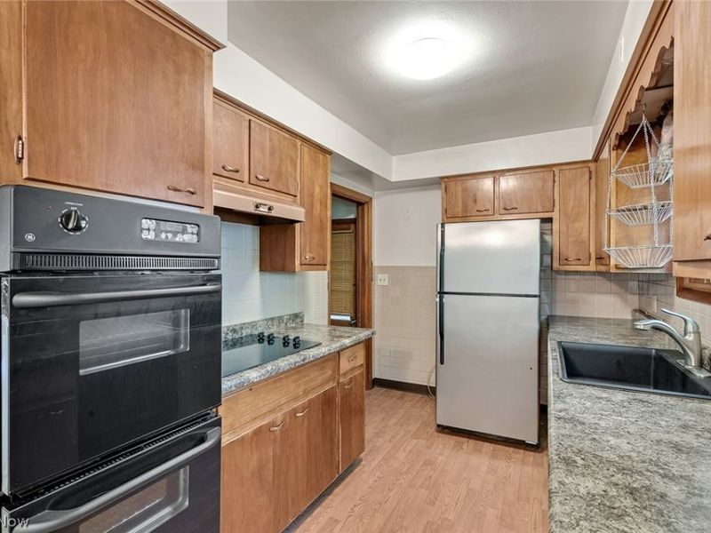 961 Adrian Circle , Girard, OH 44420 Photo 13