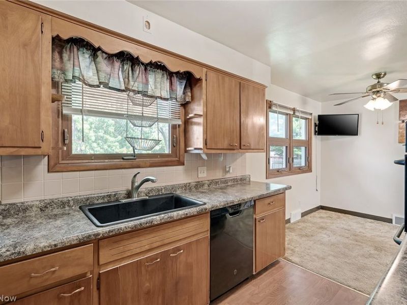 961 Adrian Circle , Girard, OH 44420 Photo 14