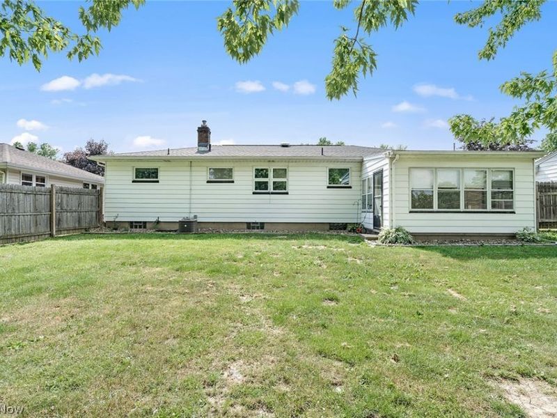 961 Adrian Circle , Girard, OH 44420 Photo 3