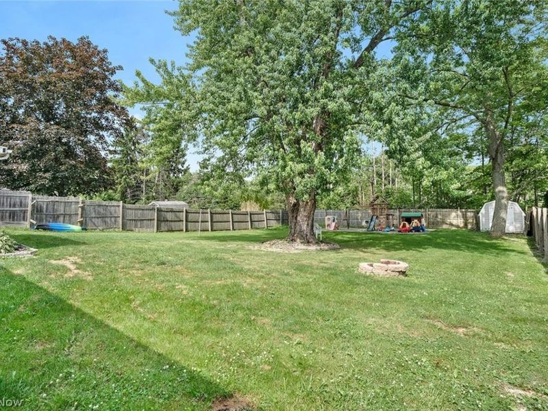 961 Adrian Circle , Girard, OH 44420 Photo 4