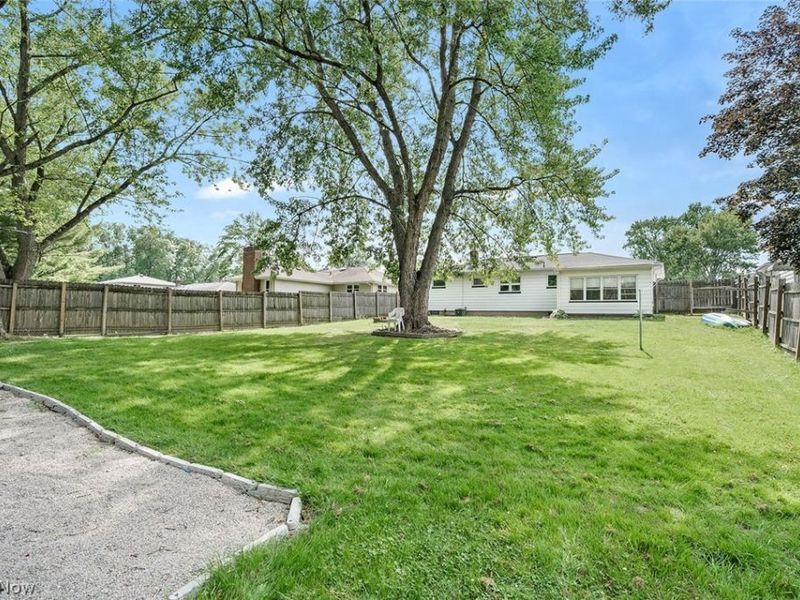 961 Adrian Circle , Girard, OH 44420 Photo 5