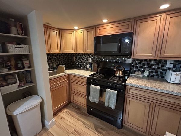 11 Main St, Woburn, MA 01801