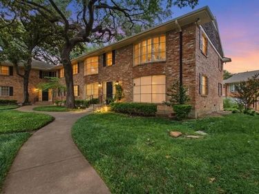 3031 Mahanna Springs Drive, Unit D, Dallas, TX 75235