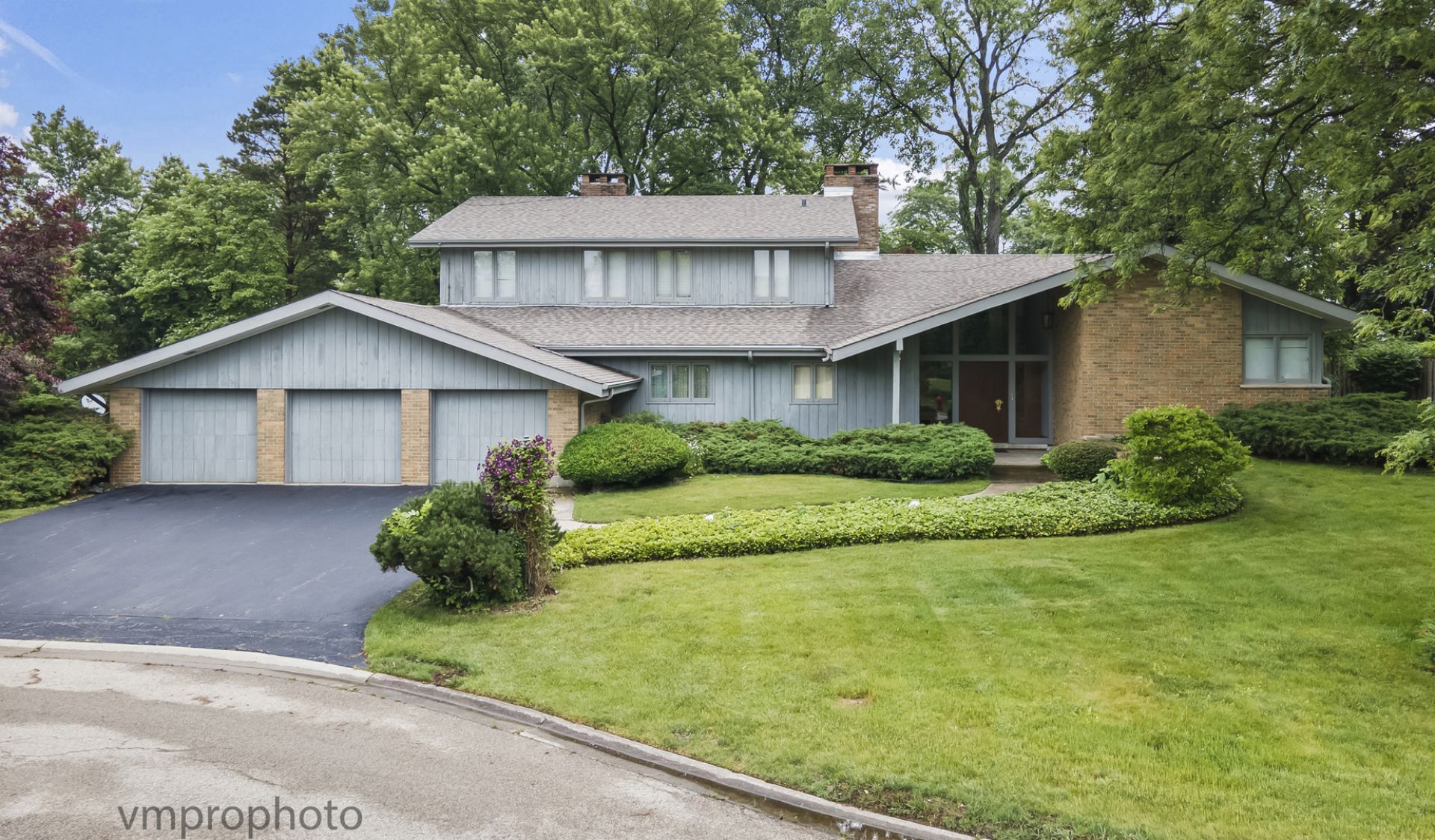 445 Chapel Hill Lane, Northfield, IL 60093