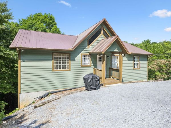 916 Hideaway Hills Circle, Sevierville, TN 37862
