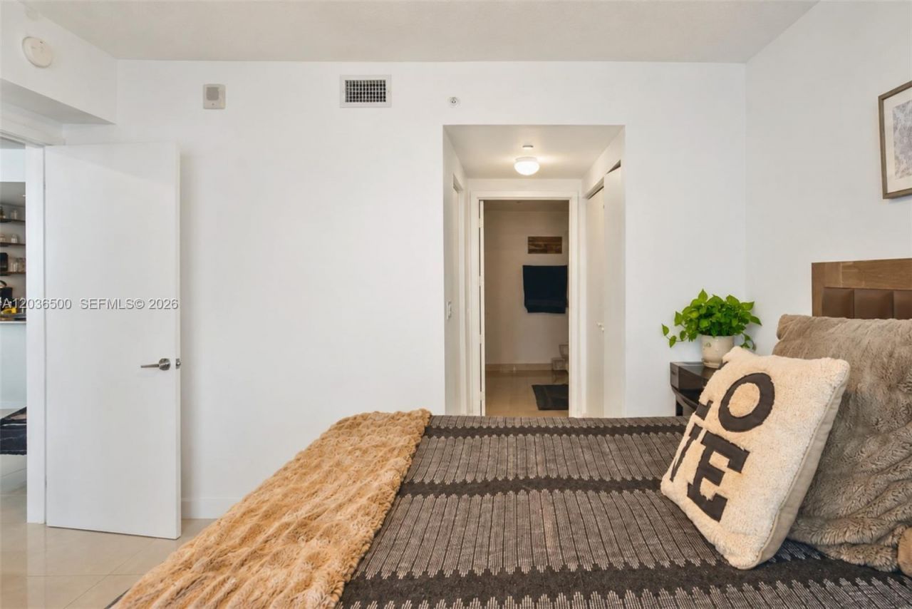 488 NE 18th St , Unit 3007, Miami, FL 33132 Photo