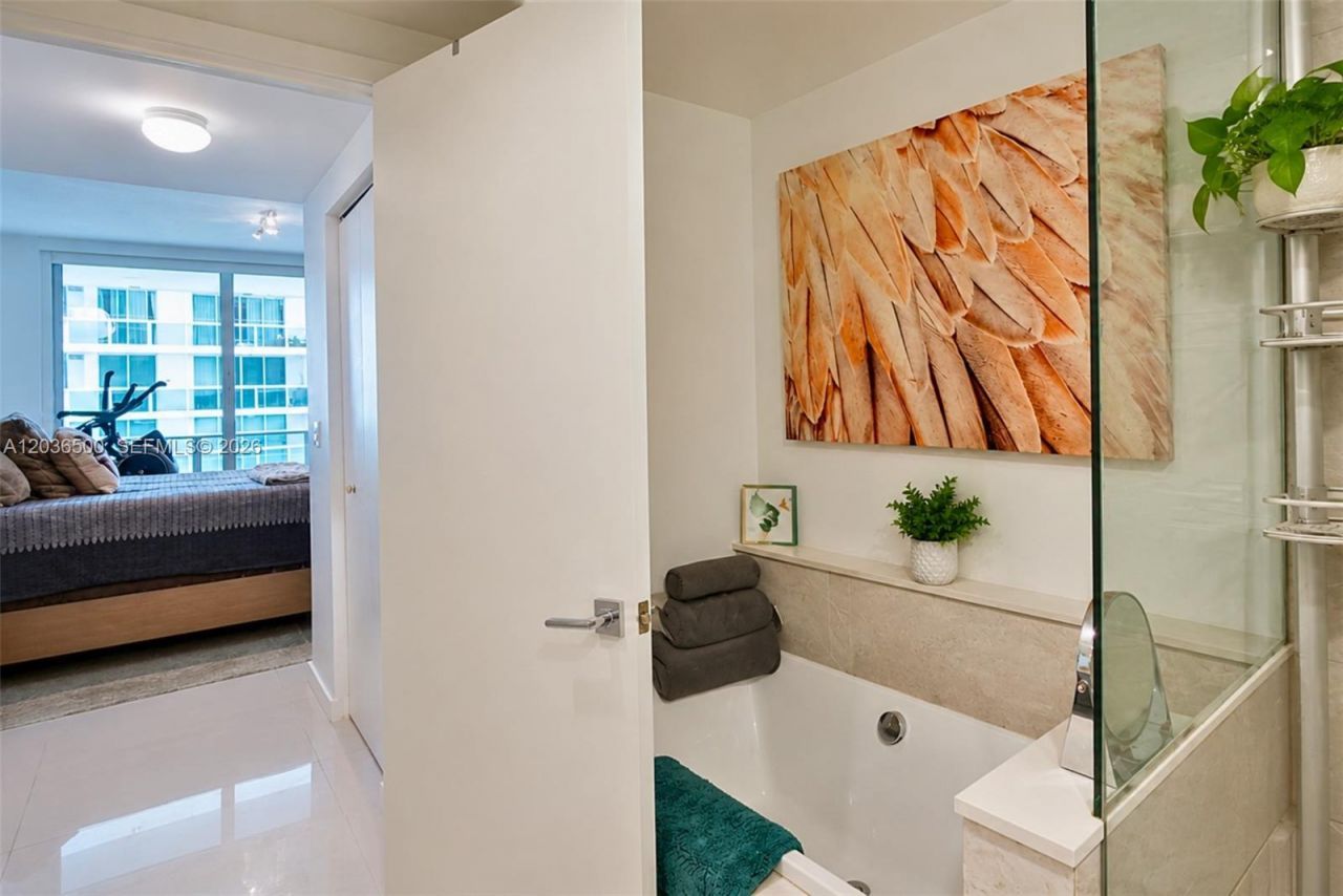 488 NE 18th St , Unit 3007, Miami, FL 33132 Photo