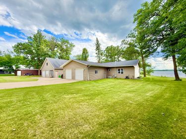 32088 E Round Lake Rd , Ponsford, MN 56575