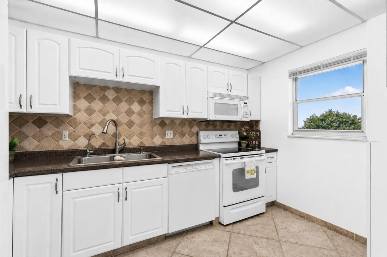 555 NW 4 Avenue, Unit 4230, Boca Raton, FL 33432 Photo