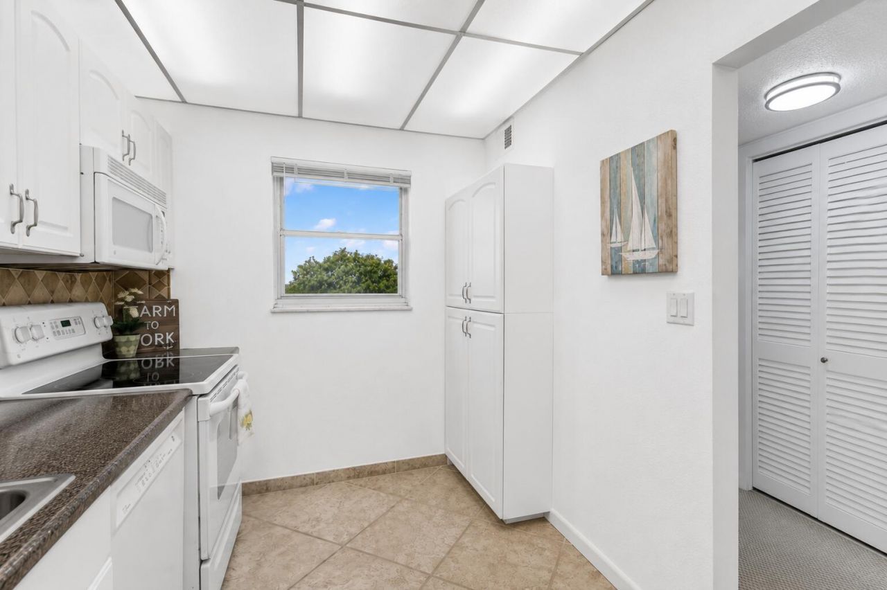 555 NW 4 Avenue, Unit 4230, Boca Raton, FL 33432 Photo