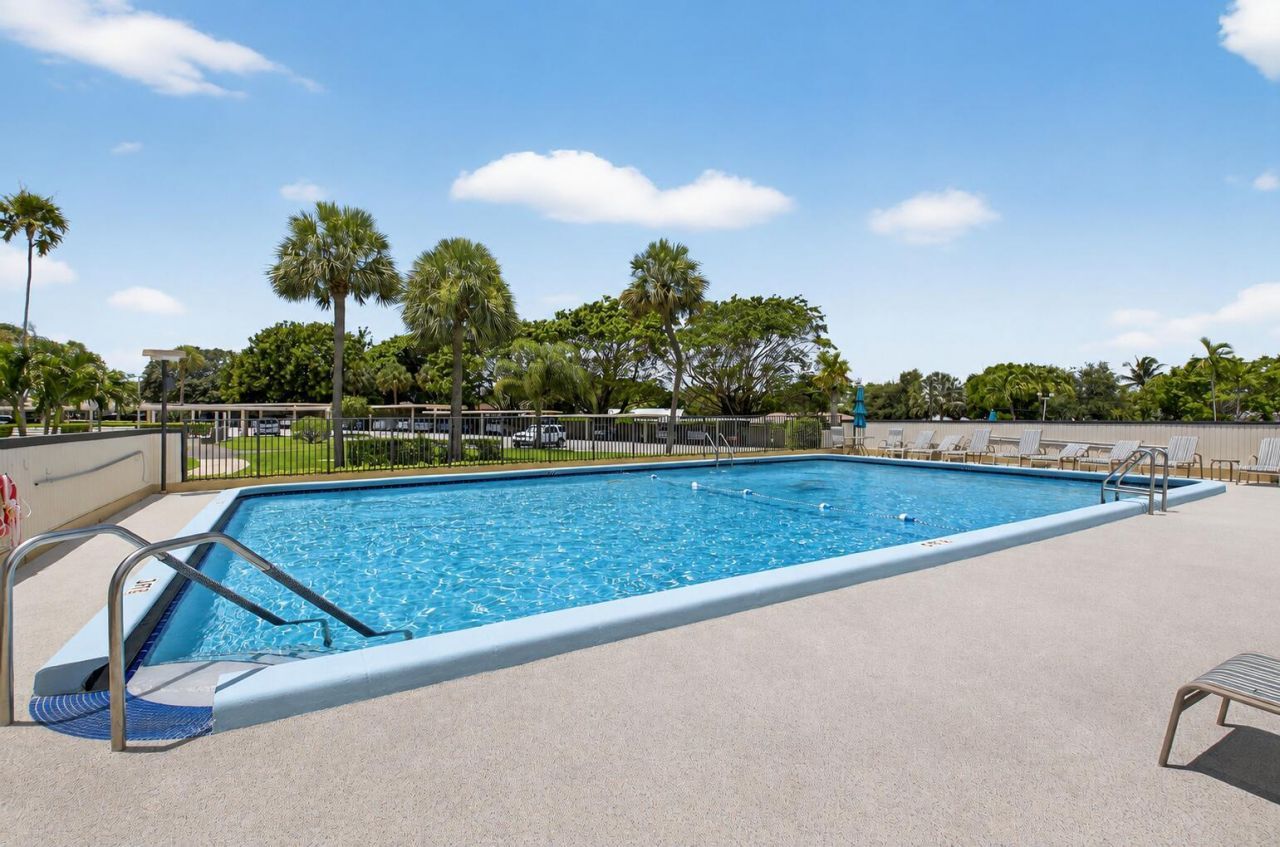 555 NW 4 Avenue, Unit 4230, Boca Raton, FL 33432 Photo