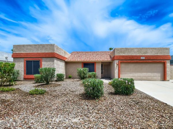 1560 E WHITTEN Street, Chandler, AZ 85225