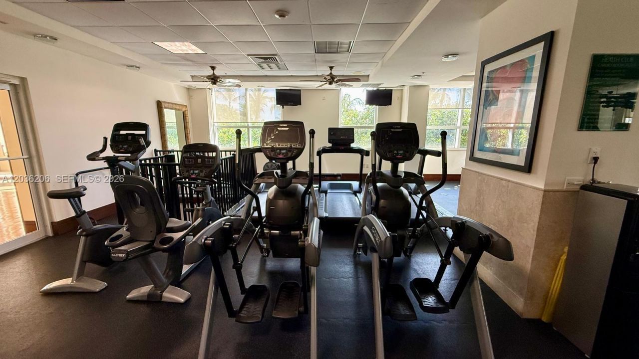19501 W Country Club Dr , Unit 1212, Aventura, FL 33180 Photo