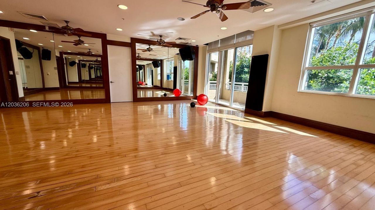 19501 W Country Club Dr , Unit 1212, Aventura, FL 33180 Photo
