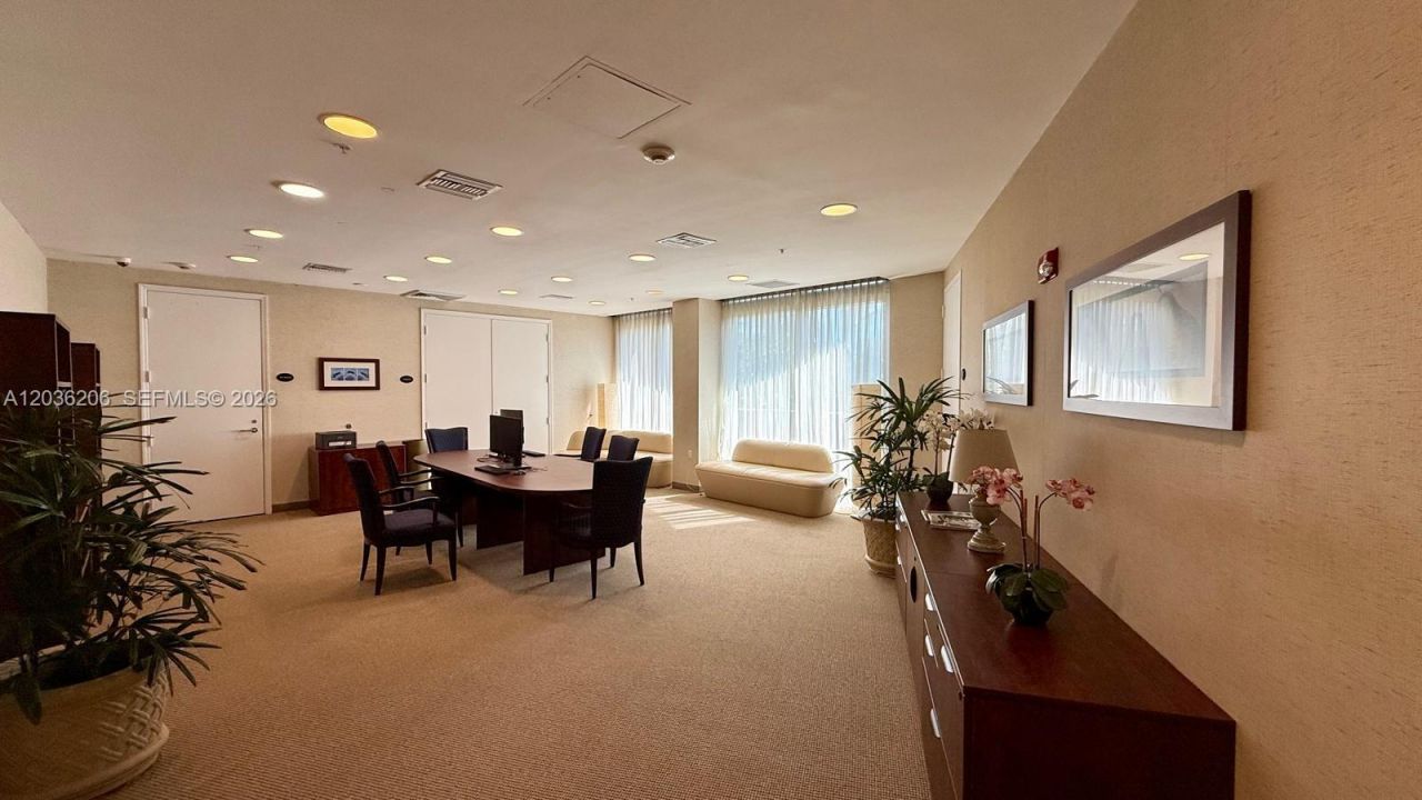 19501 W Country Club Dr , Unit 1212, Aventura, FL 33180 Photo