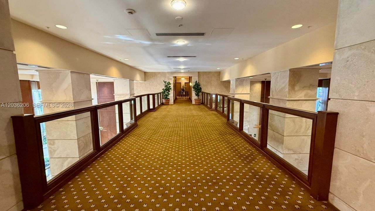 19501 W Country Club Dr , Unit 1212, Aventura, FL 33180 Photo