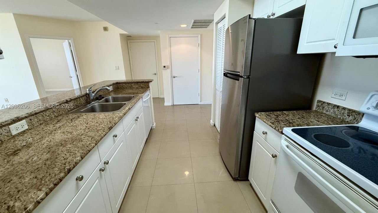 19501 W Country Club Dr , Unit 1212, Aventura, FL 33180 Photo