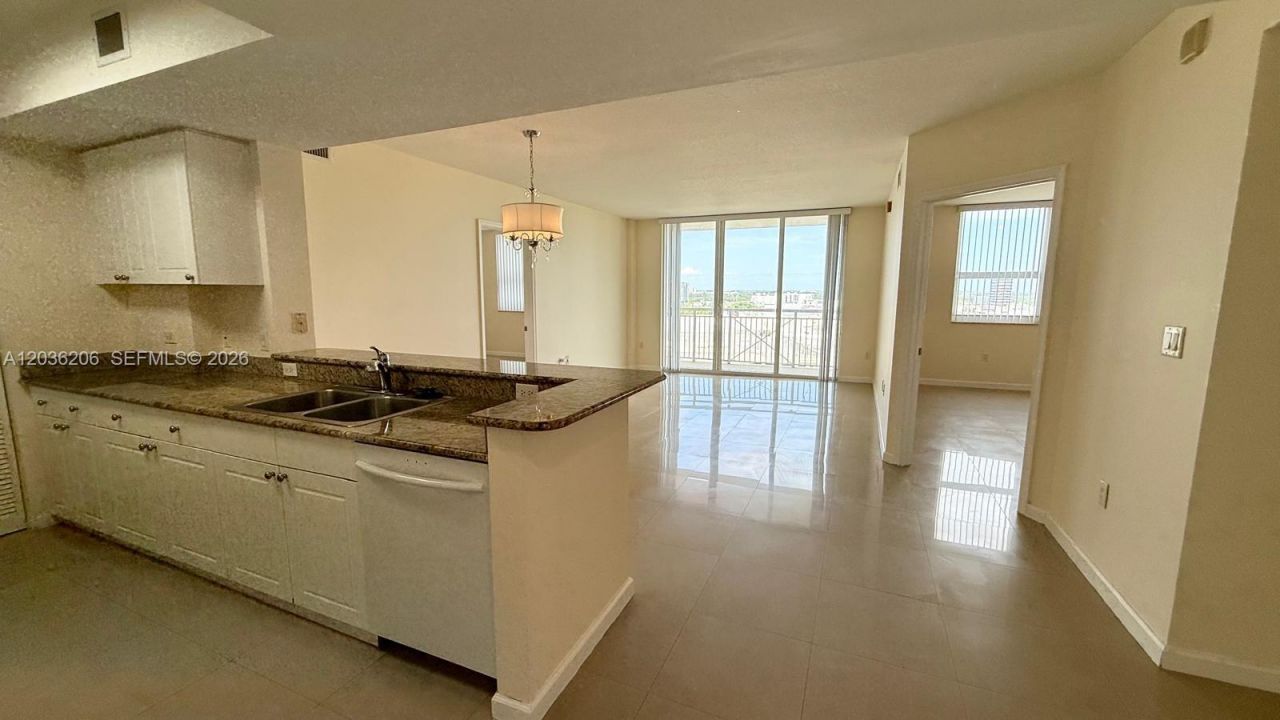 19501 W Country Club Dr , Unit 1212, Aventura, FL 33180 Photo