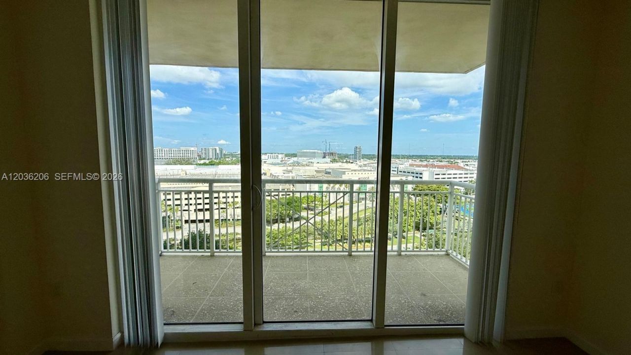 19501 W Country Club Dr , Unit 1212, Aventura, FL 33180 Photo