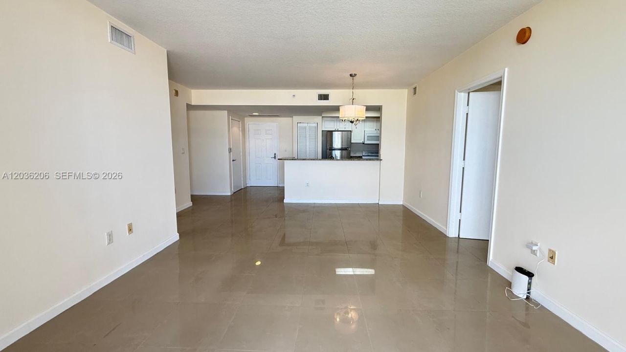 19501 W Country Club Dr , Unit 1212, Aventura, FL 33180 Photo