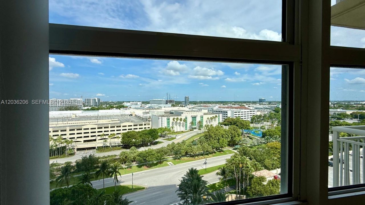 19501 W Country Club Dr , Unit 1212, Aventura, FL 33180 Photo