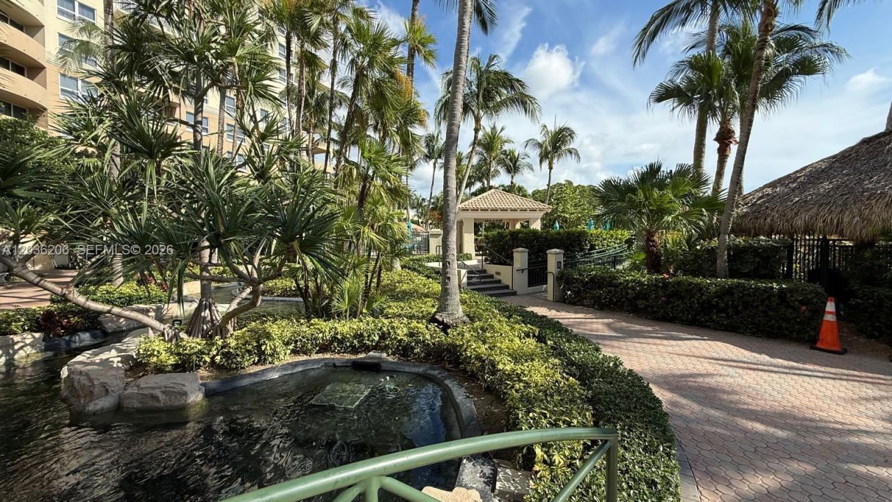 19501 W Country Club Dr , Unit 1212, Aventura, FL 33180 Photo