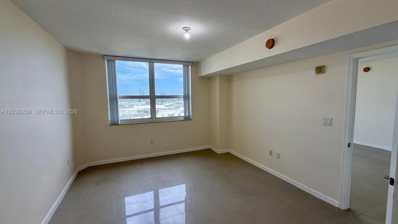 19501 W Country Club Dr , Unit 1212, Aventura, FL 33180 Photo