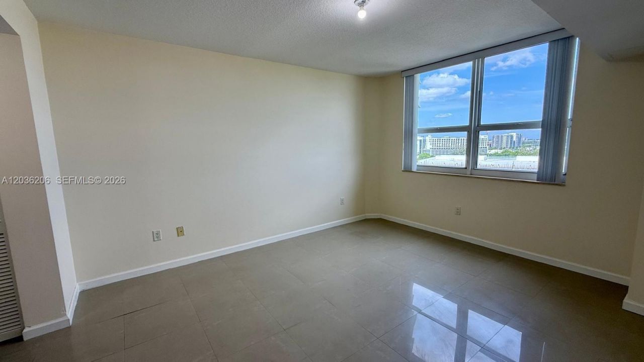 19501 W Country Club Dr , Unit 1212, Aventura, FL 33180 Photo