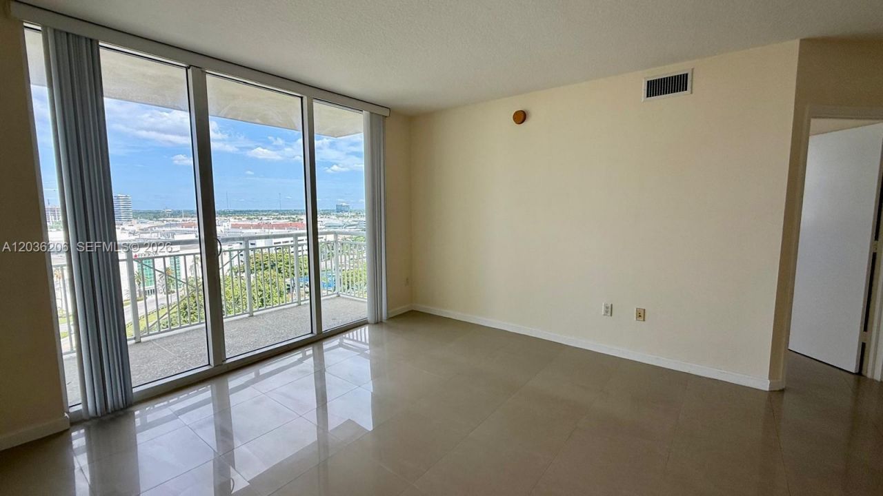 19501 W Country Club Dr , Unit 1212, Aventura, FL 33180 Photo