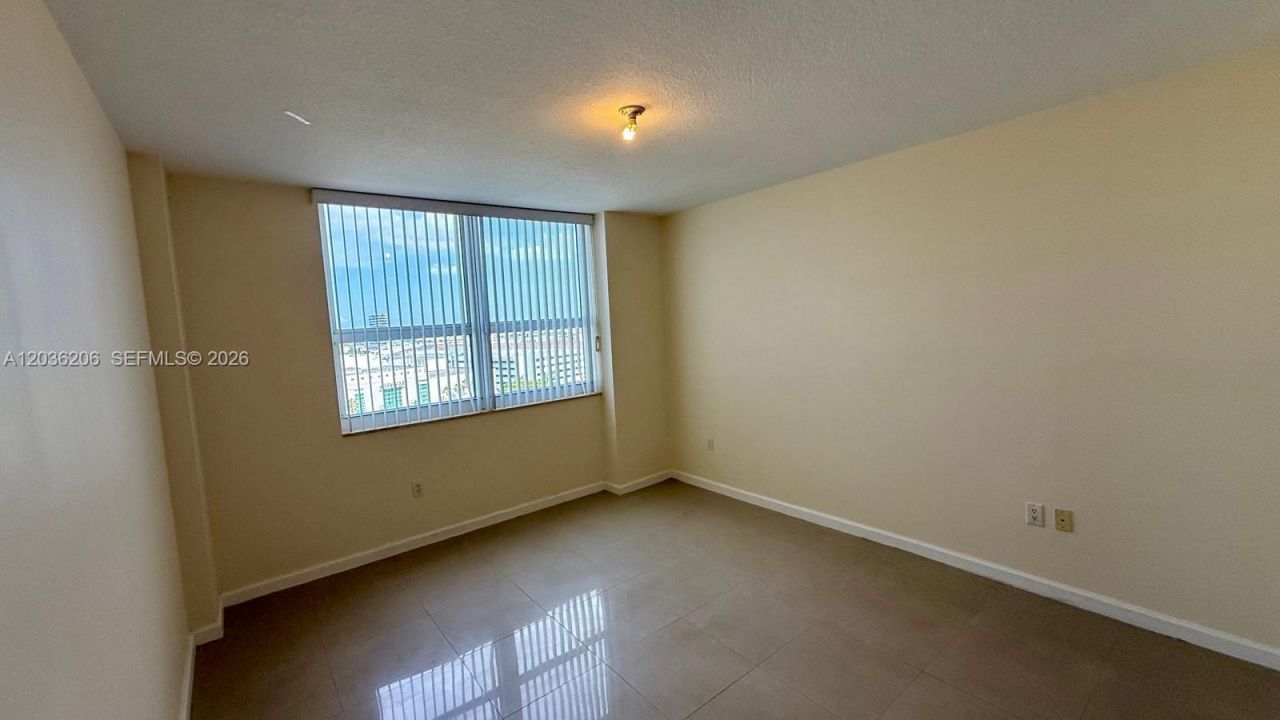 19501 W Country Club Dr , Unit 1212, Aventura, FL 33180 Photo