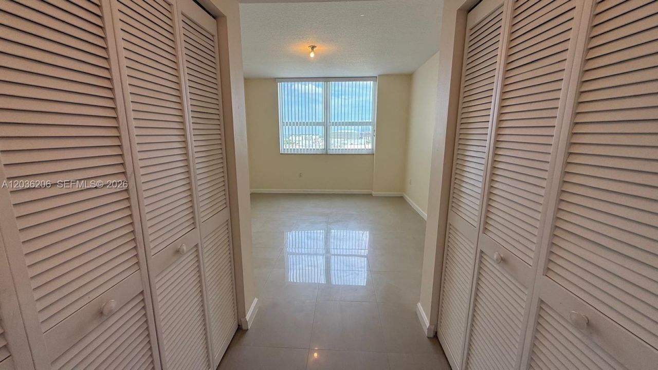19501 W Country Club Dr , Unit 1212, Aventura, FL 33180 Photo