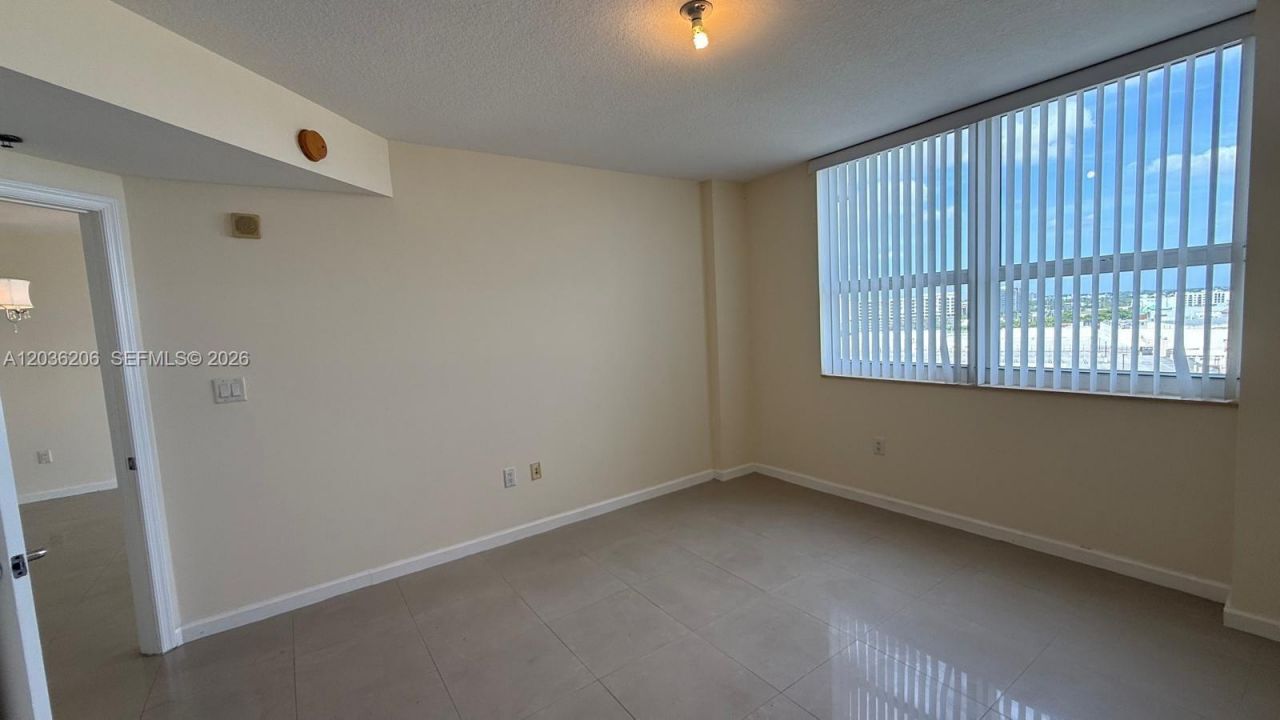 19501 W Country Club Dr , Unit 1212, Aventura, FL 33180 Photo
