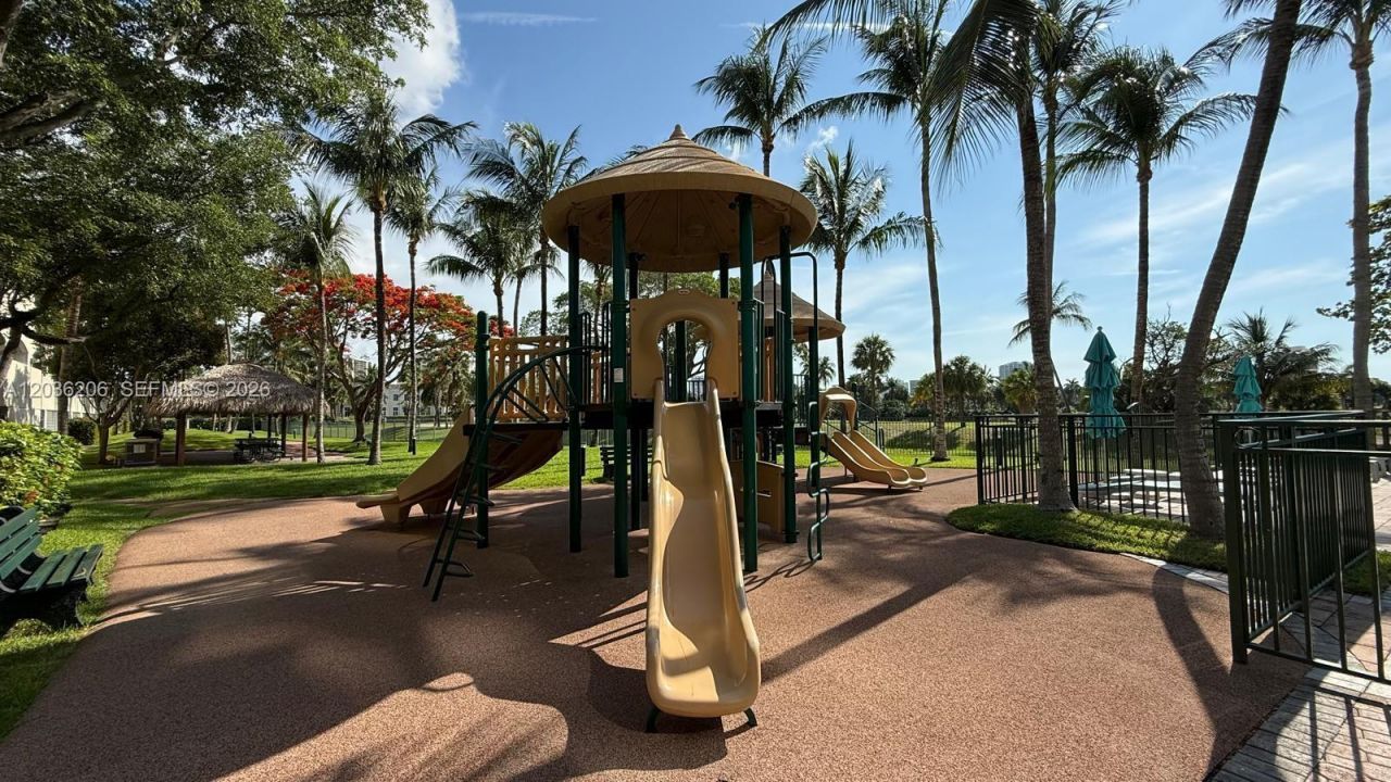 19501 W Country Club Dr , Unit 1212, Aventura, FL 33180 Photo
