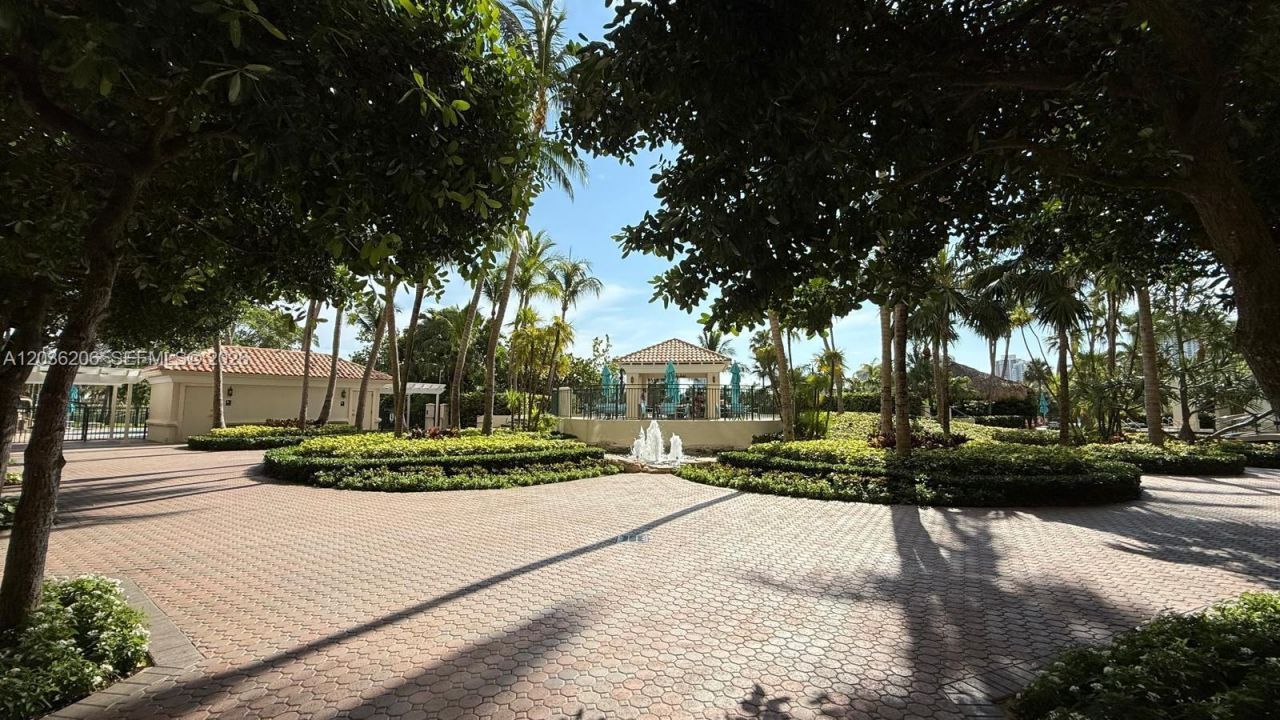 19501 W Country Club Dr , Unit 1212, Aventura, FL 33180 Photo