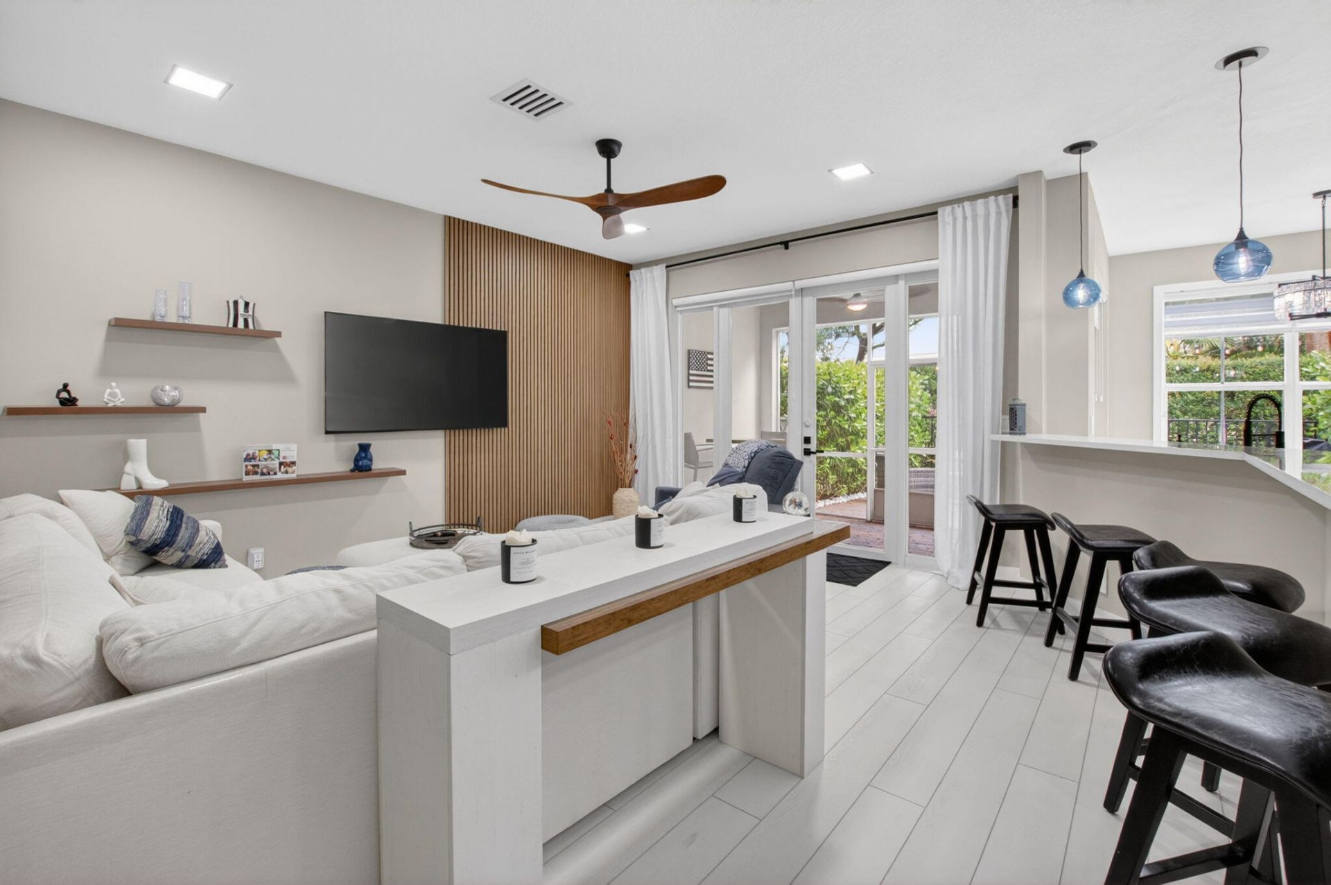 124 Las Brisas Circle, Hypoluxo, FL 33462 Photo