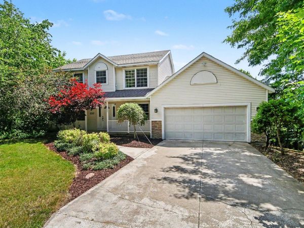 1090 Cumberland Avenue SE, Lowell, MI 49331