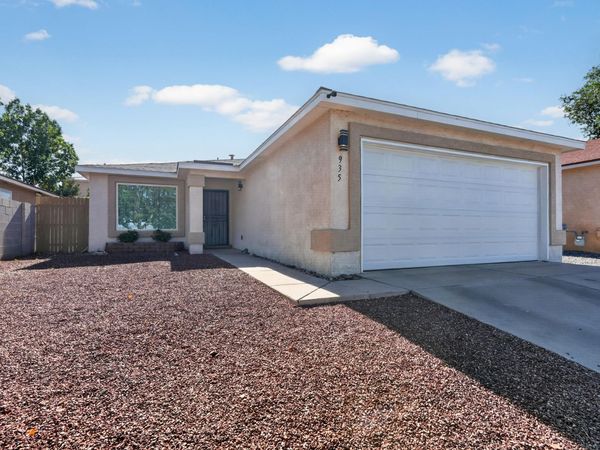 935 Peacock Drive SW, Albuquerque, NM 87121