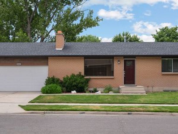 812 STORMY CREEK RD , Sandy, UT 84094