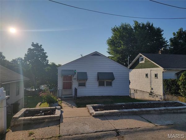 832 Elsworth Place , Ferguson, MO 63135