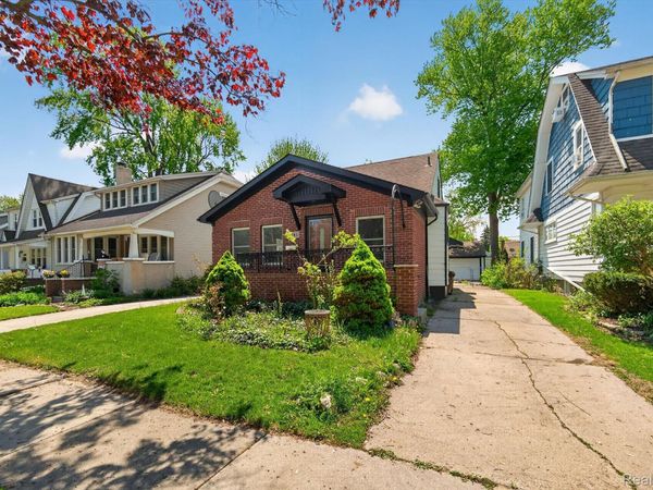 1781 Brys Drive, Grosse Pointe Woods, Mi 48236