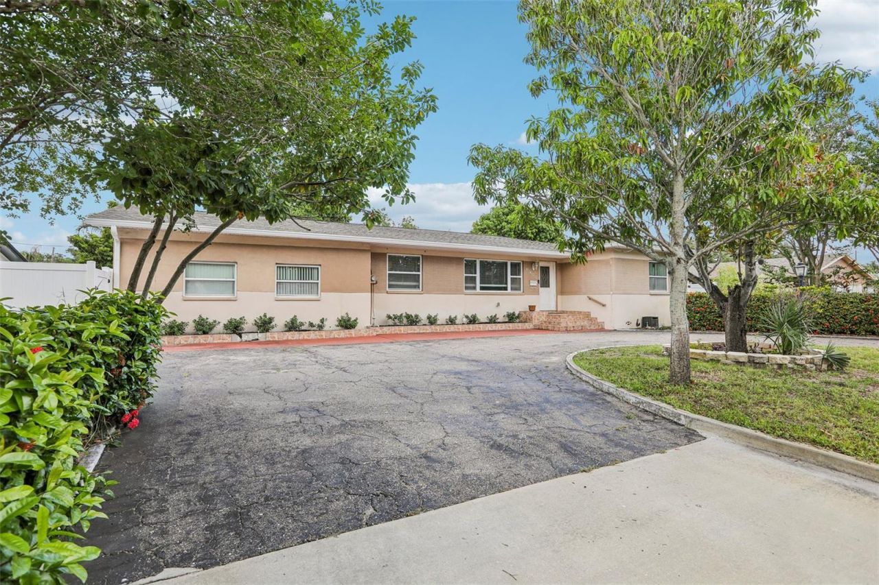 2709 49th Street N, Saint Petersburg, FL 33710 Photo