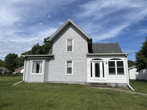 209 N School Street , Atkinson, IL 61235