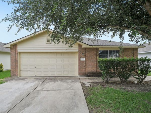 610 Lavaca LOOP , Elgin, TX 78621