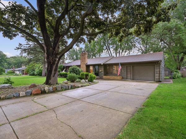 1200 Shryer Avenue W, Roseville, MN 55113