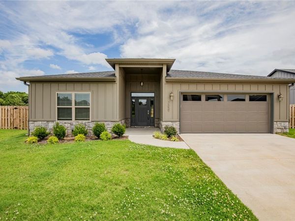 2659 Justin Drive , Fayetteville, AR 72704