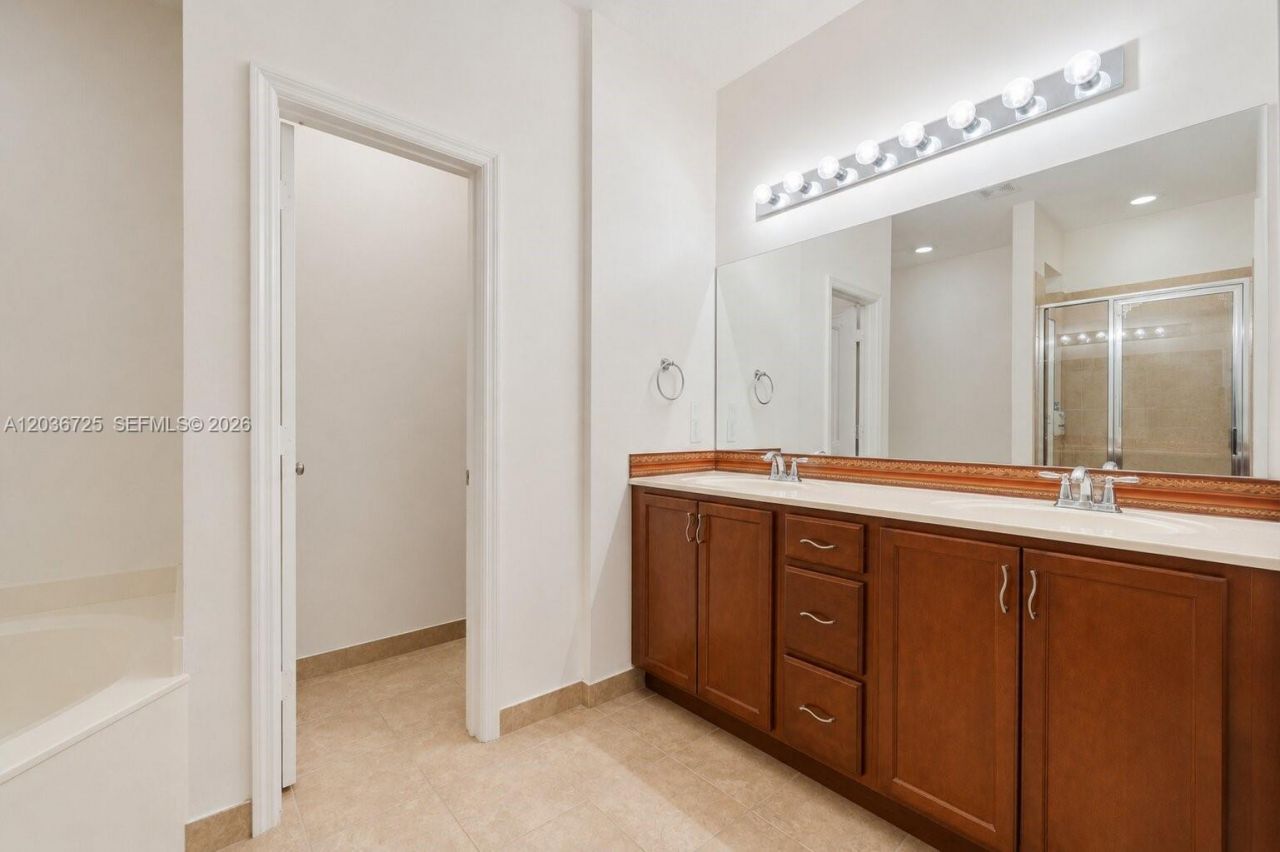 678 NE 33rd Ter , Homestead, FL 33033 Photo