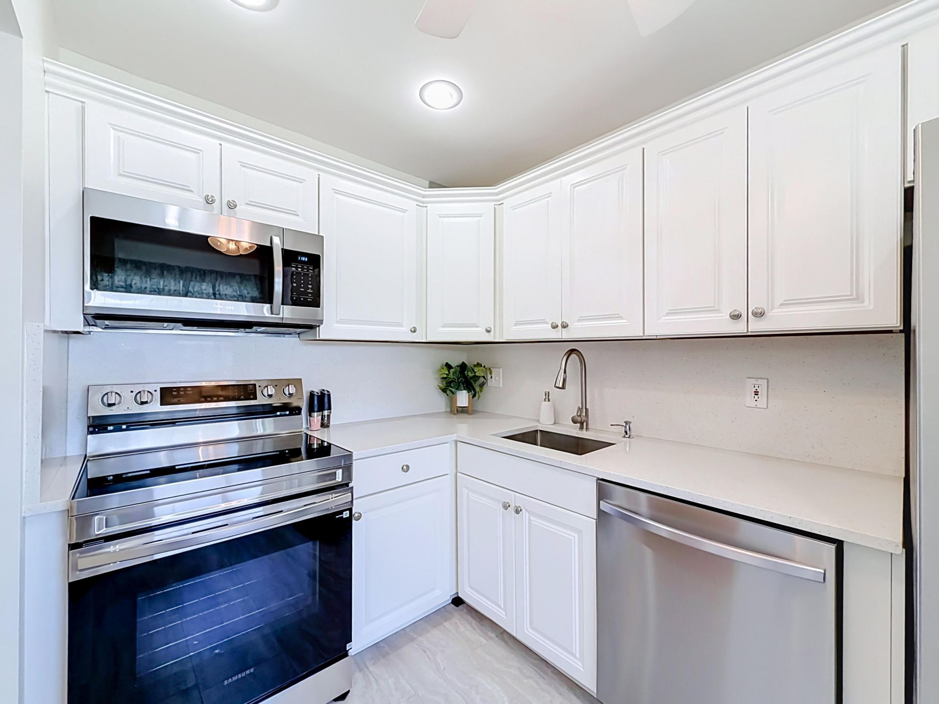 12 Colonial Club Drive, Unit 202, Boynton Beach, FL 33435 Photo