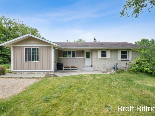 2810 20 Mile Road NW, Kent City, MI 49330